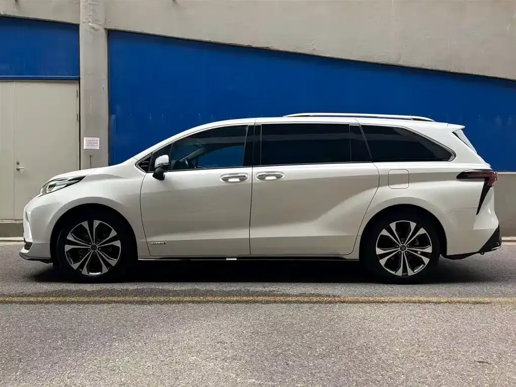 Toyota Granvia — фото 6