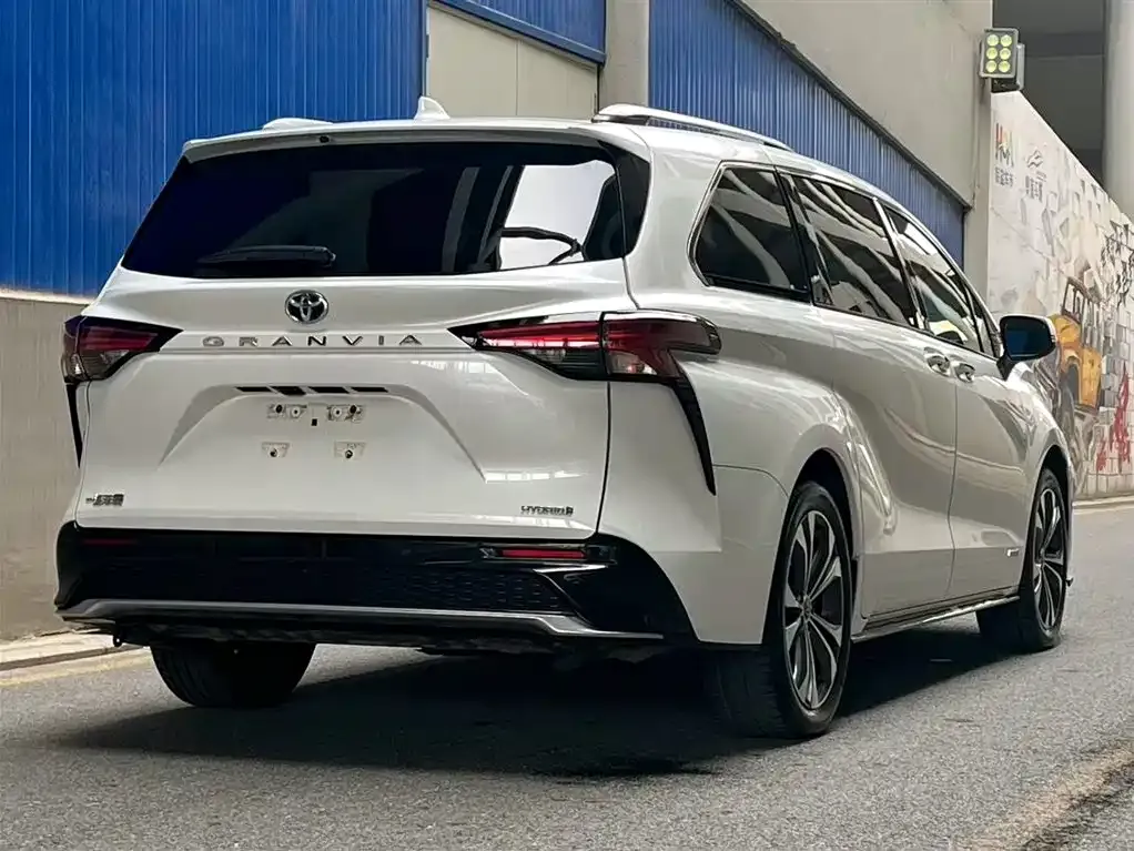 Toyota Granvia — фото 5