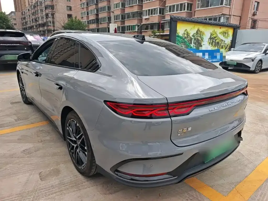 BYD Han — фото 10