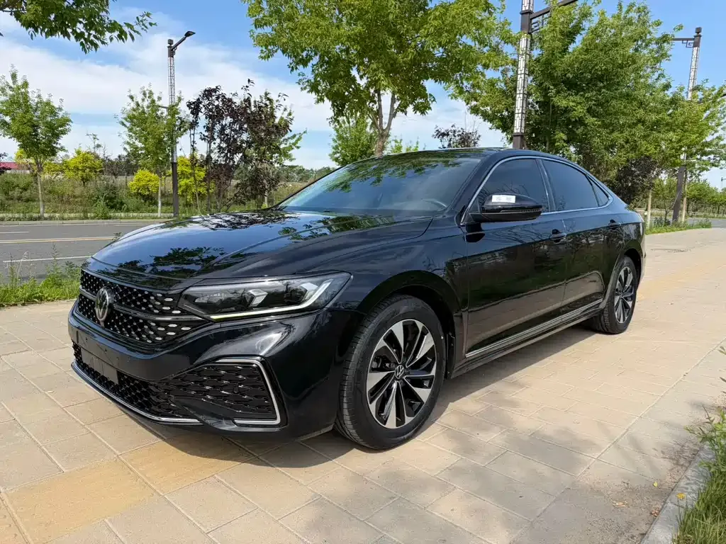 Volkswagen Passat — фото 1