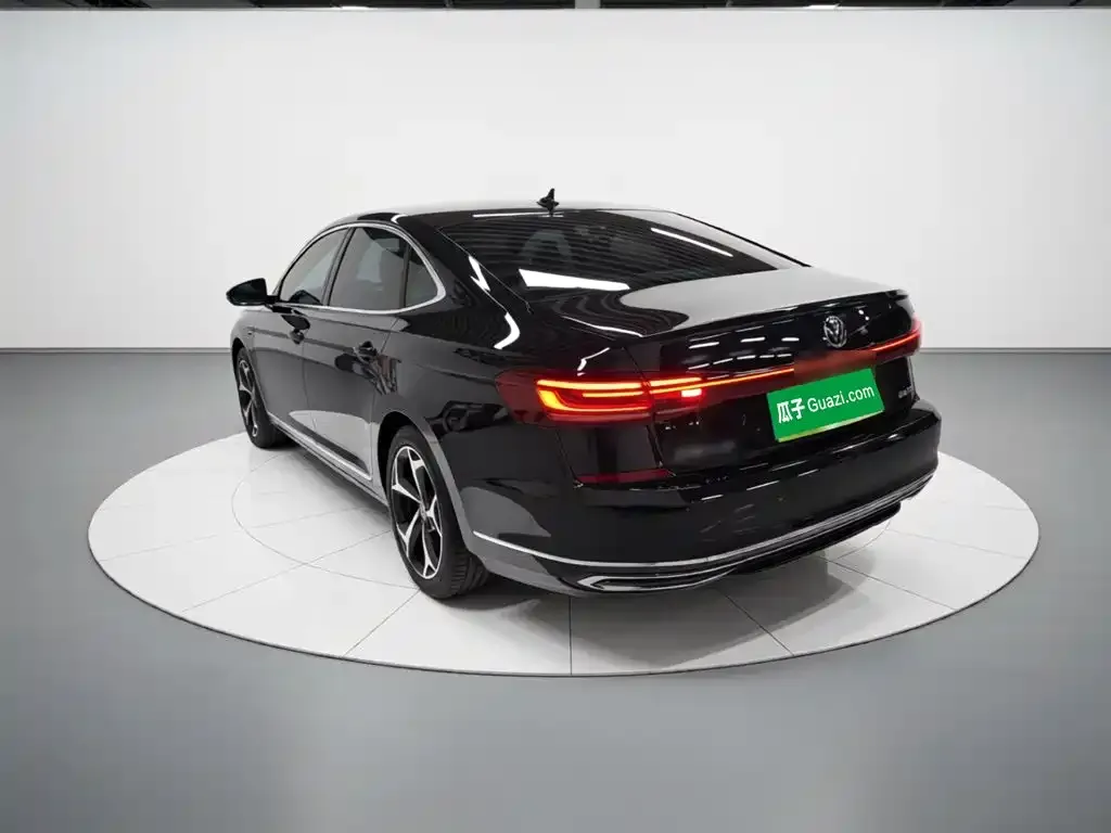 Volkswagen Passat — фото 6