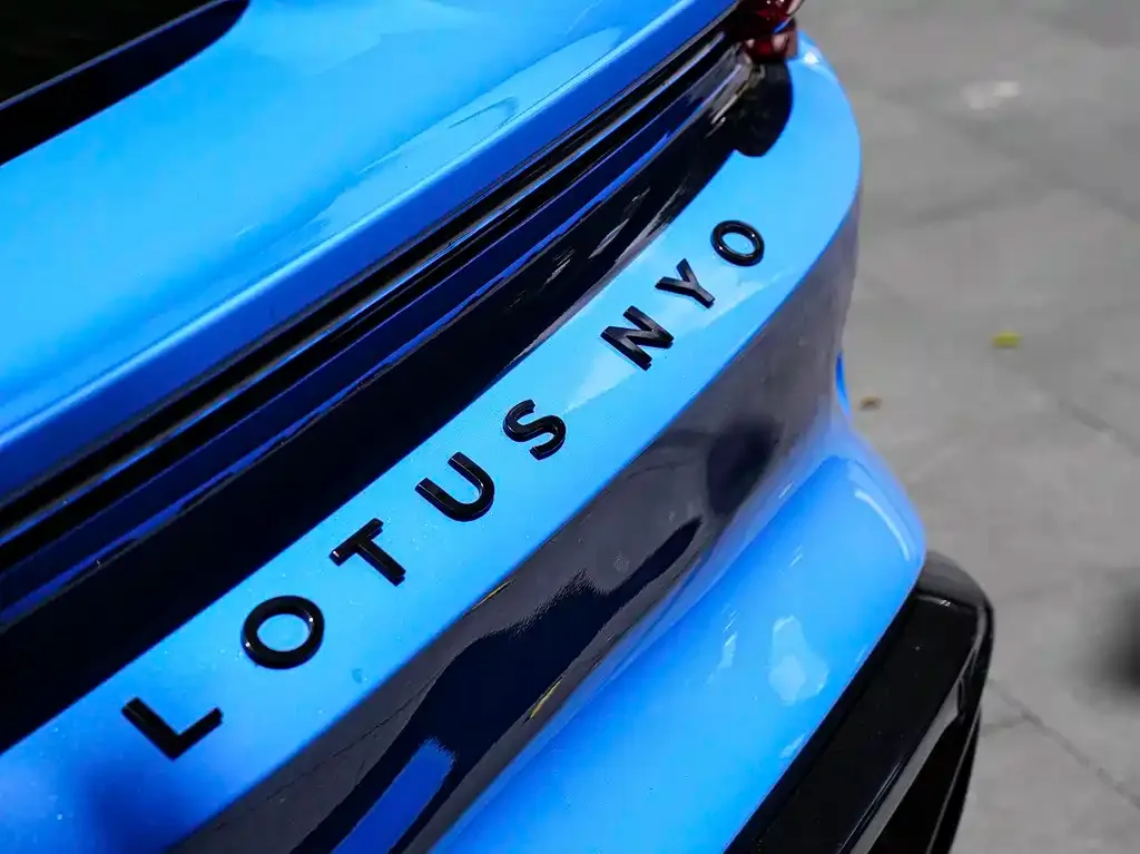 Lotus Emira — фото 3