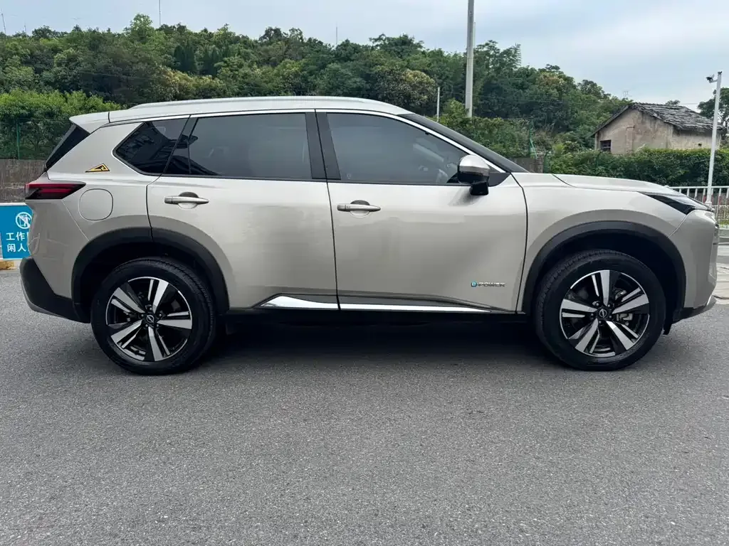 Nissan X-Trail — фото 10