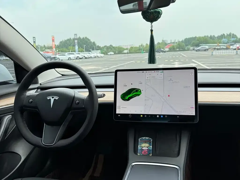 Tesla Model 3 — фото 3
