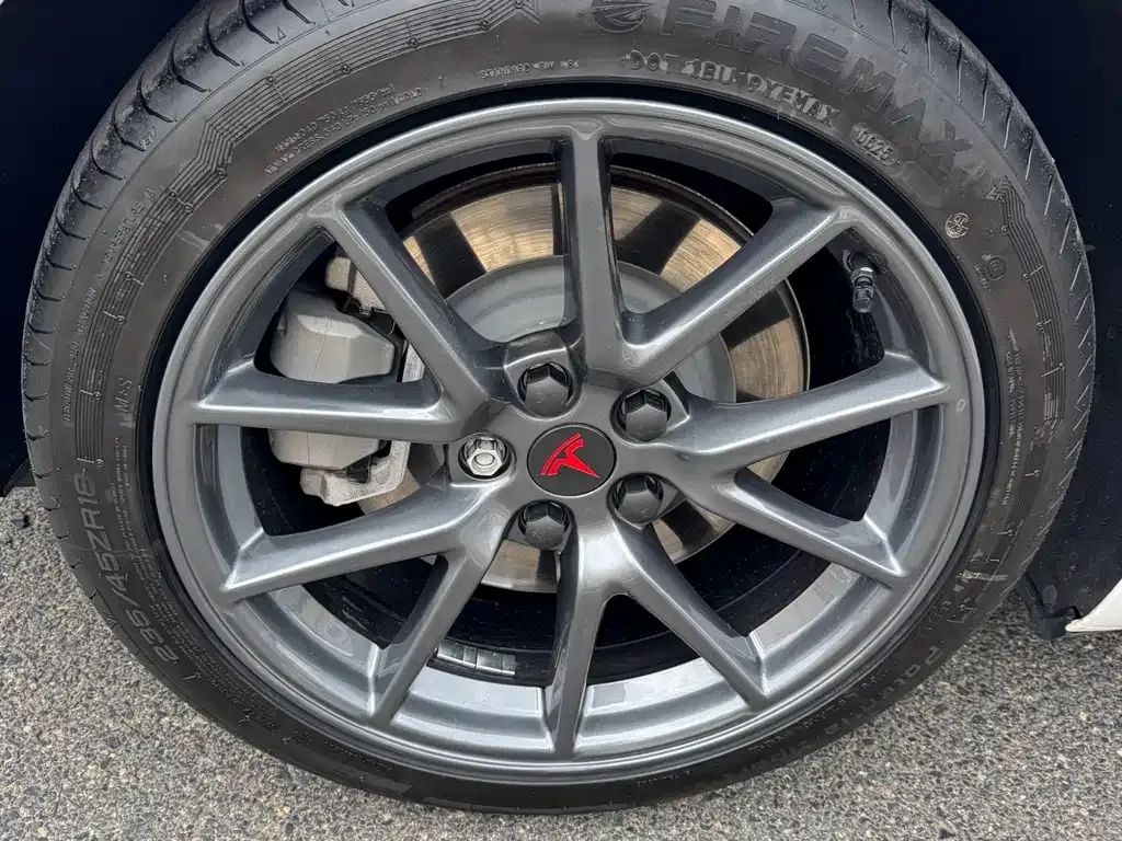 Tesla Model 3 — фото 10