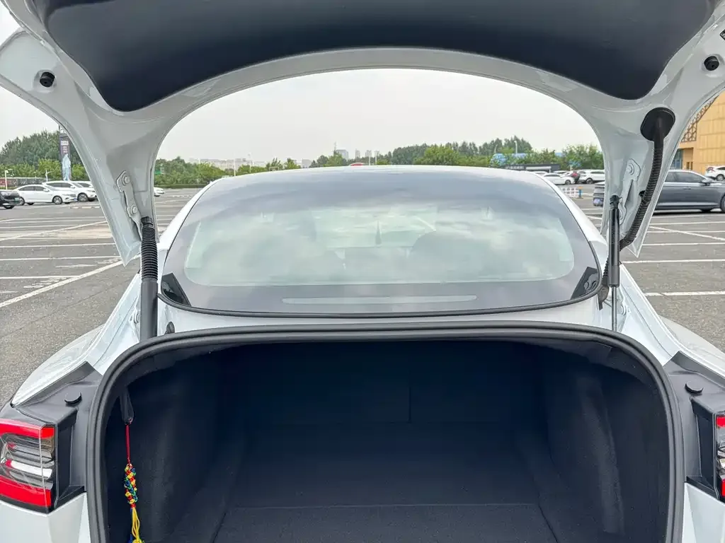 Tesla Model 3 — фото 9