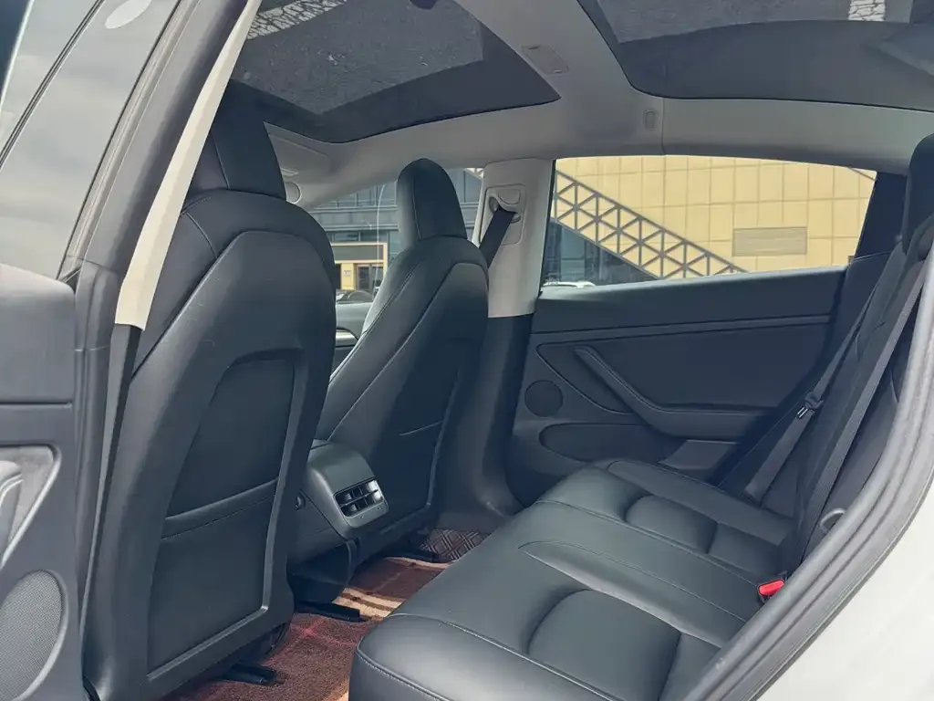 Tesla Model 3 — фото 4