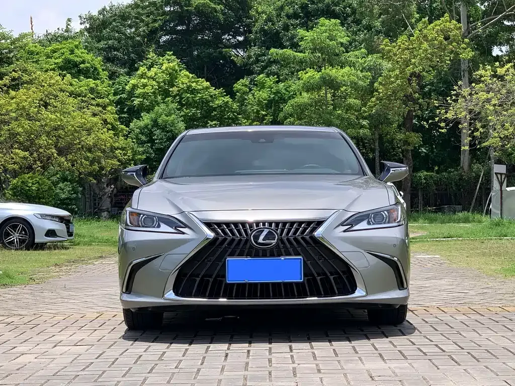 Lexus ES — фото 8