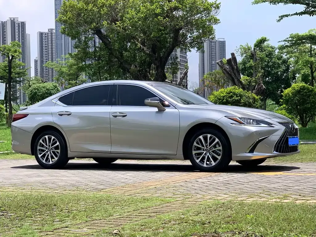 Lexus ES — фото 7
