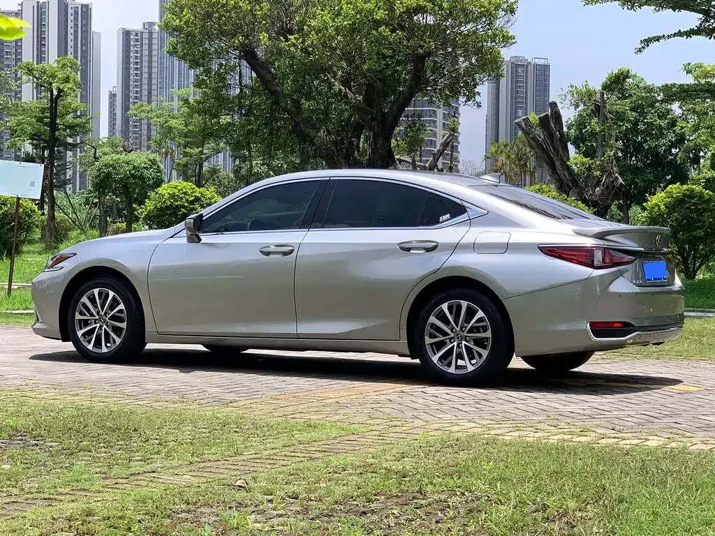 Lexus ES — фото 9
