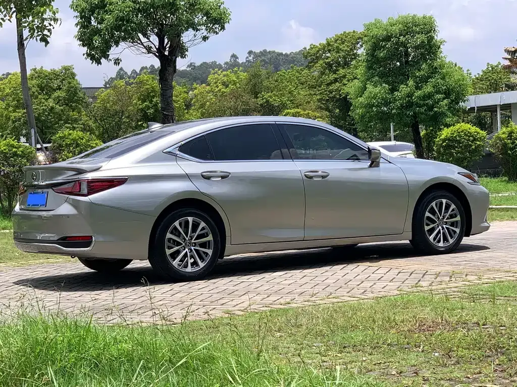 Lexus ES — фото 6