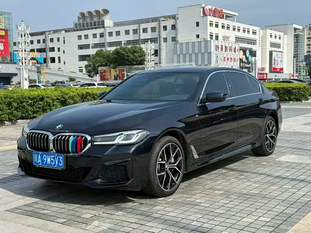 BMW 5 Series — фото 1