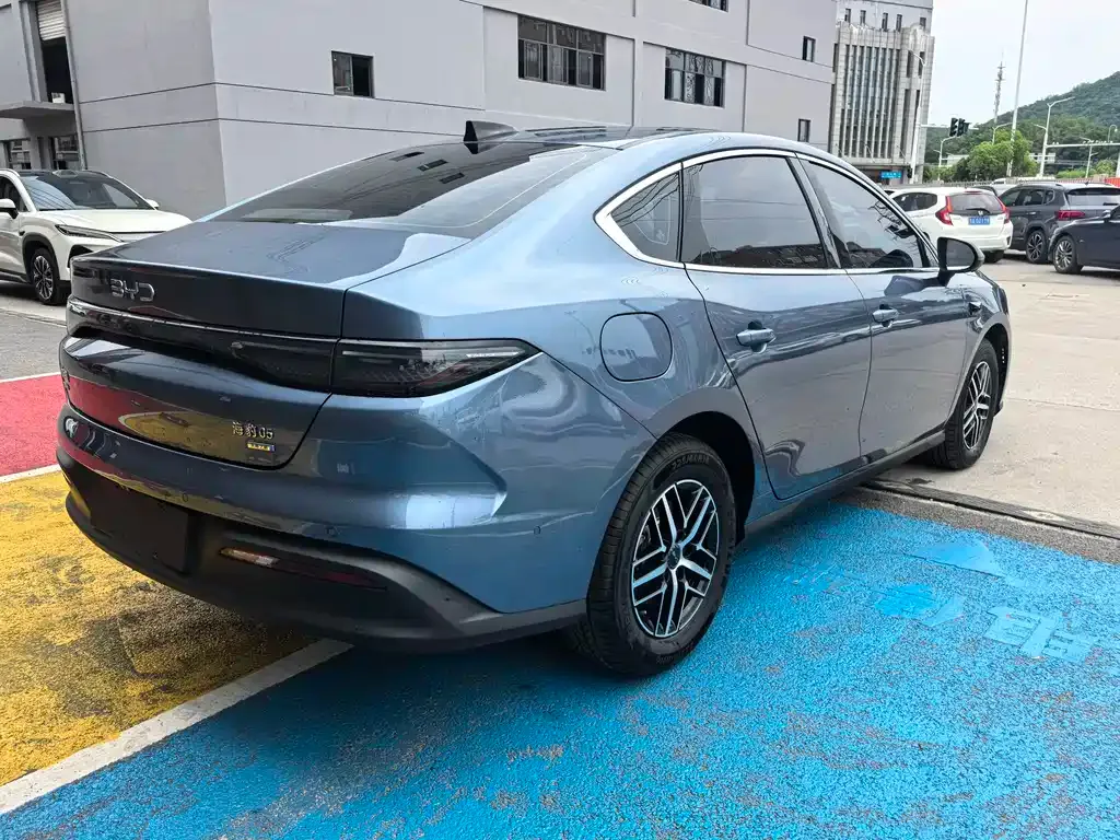 BYD Seal 05 DM-i — фото 10
