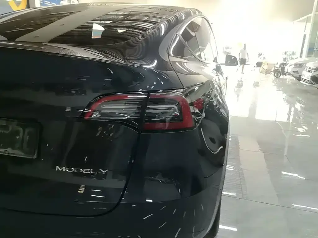 Tesla Model Y — фото 4