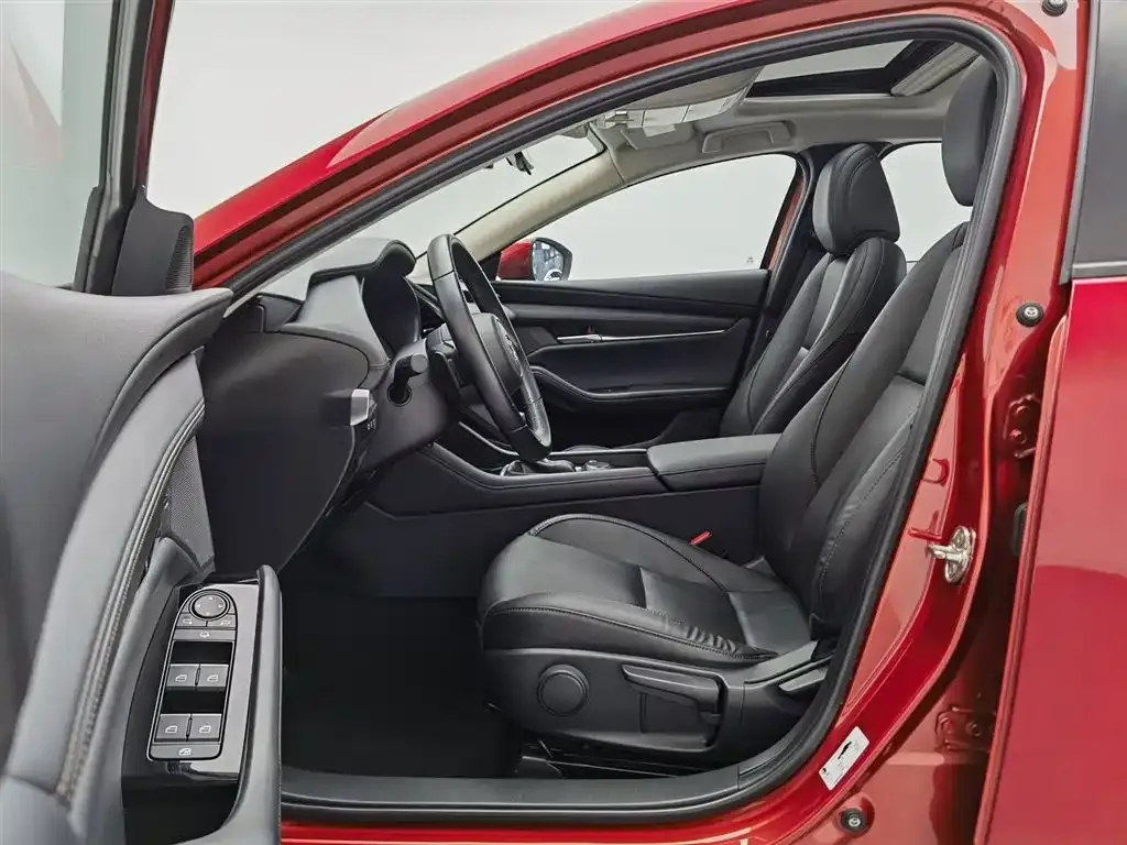 Mazda 3 Axela 2023 из CN, фото 10