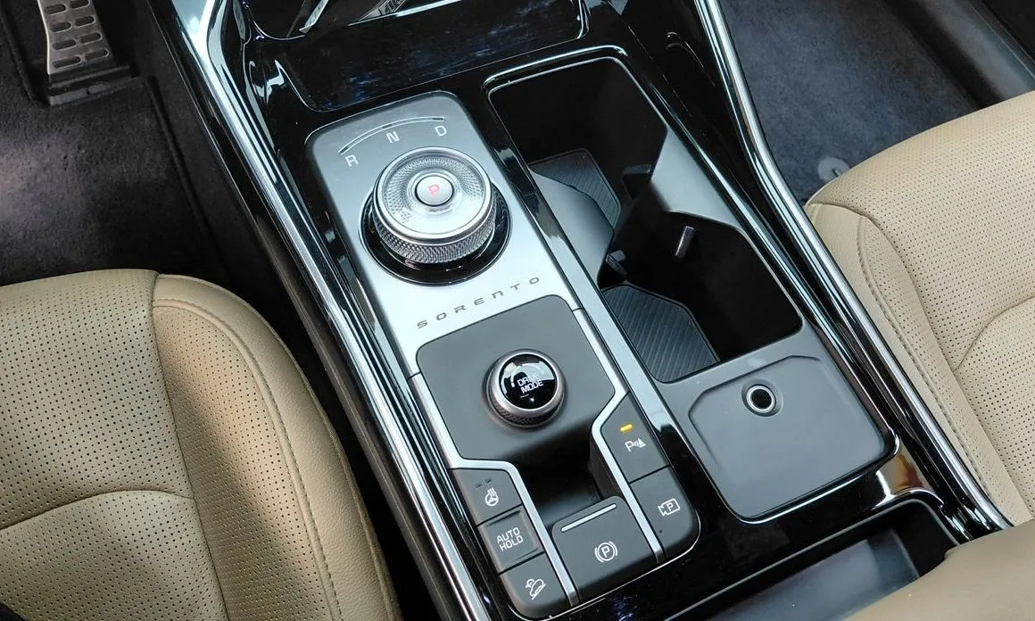 Kia Sorento — фото 9