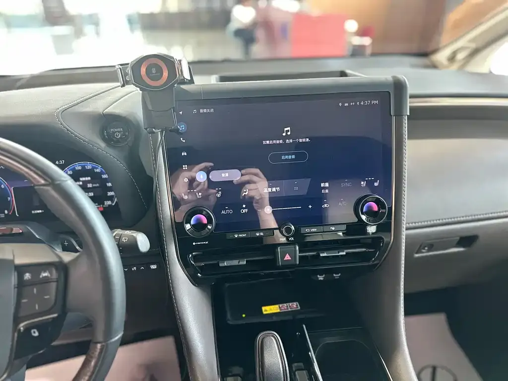 Toyota Alphard — фото 3