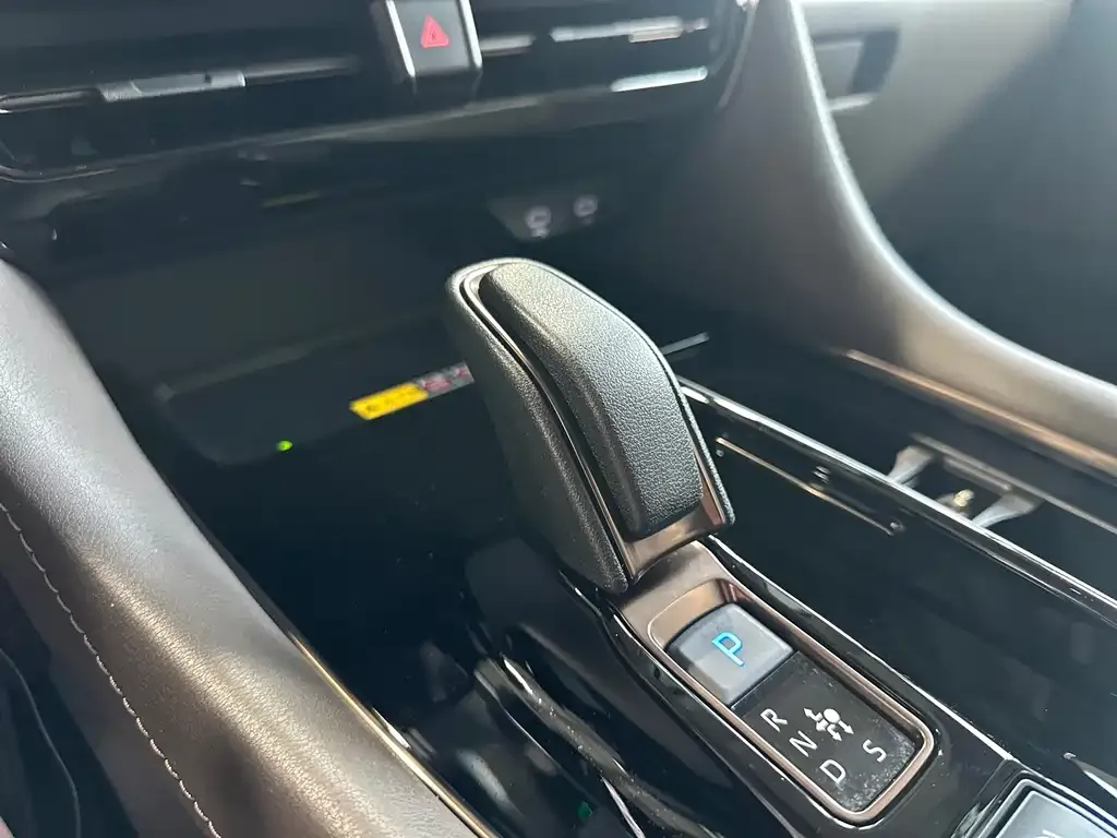 Toyota Alphard — фото 9
