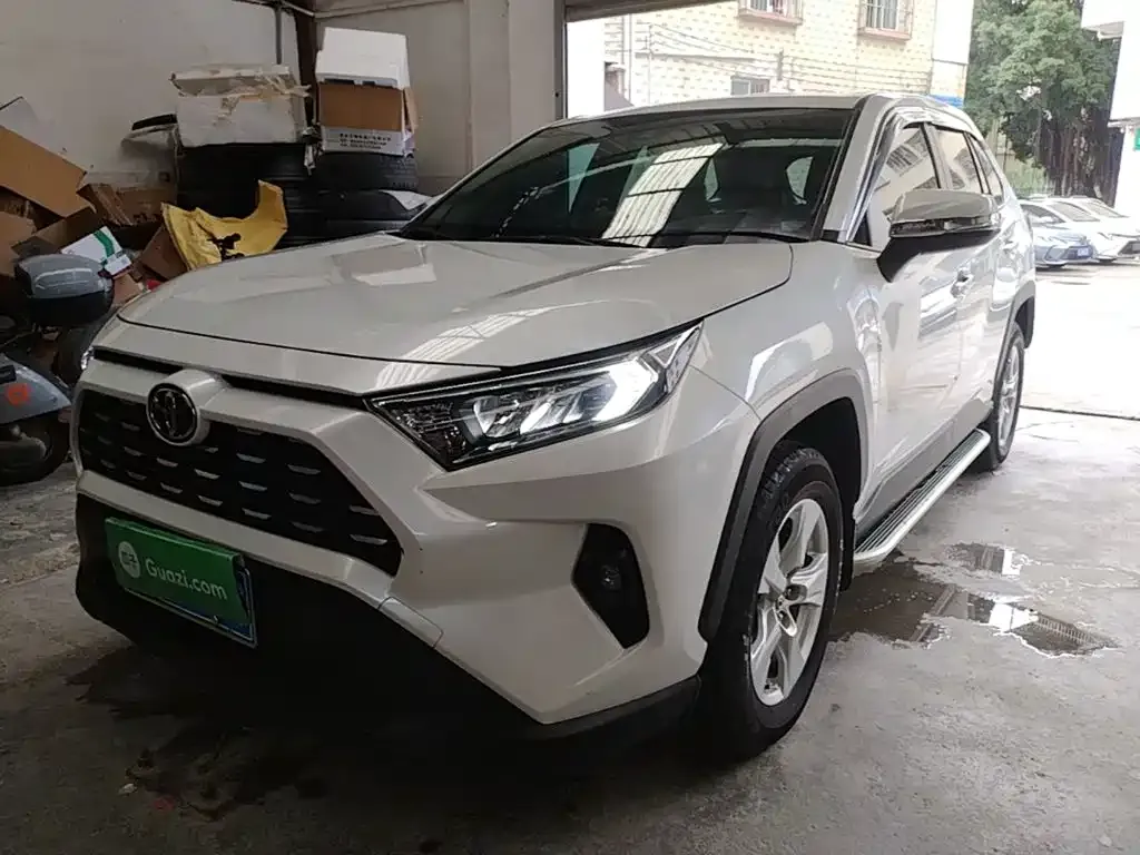 Toyota RAV4 — фото 6