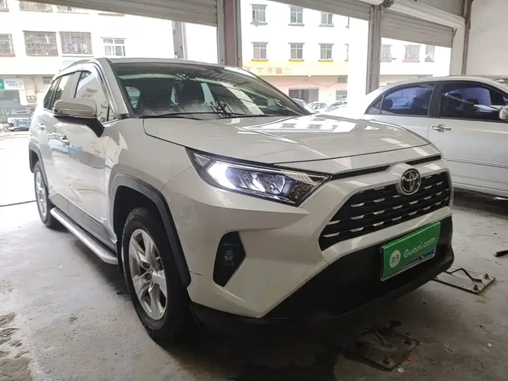 Toyota RAV4 — фото 3