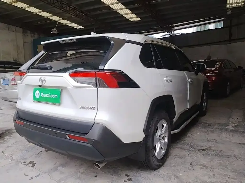 Toyota RAV4 — фото 4