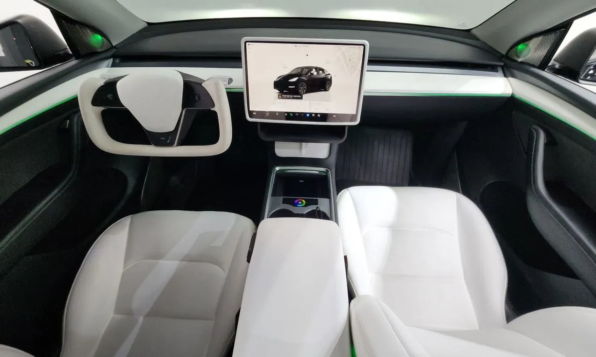 Tesla Model Y — фото 8