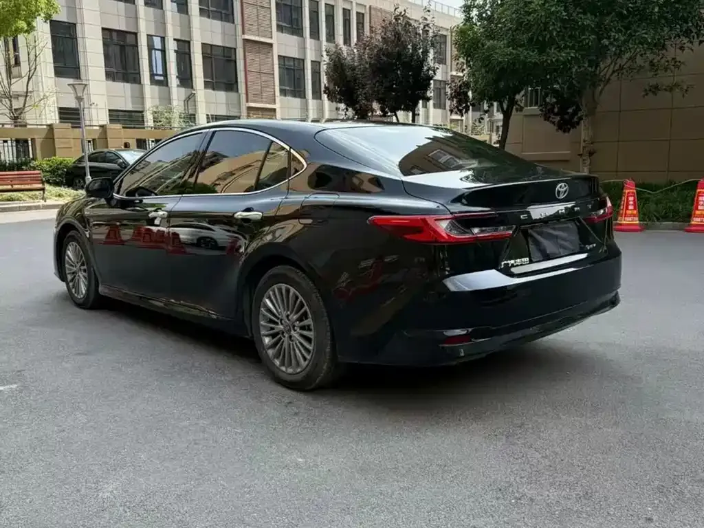 Toyota Camry — фото 7