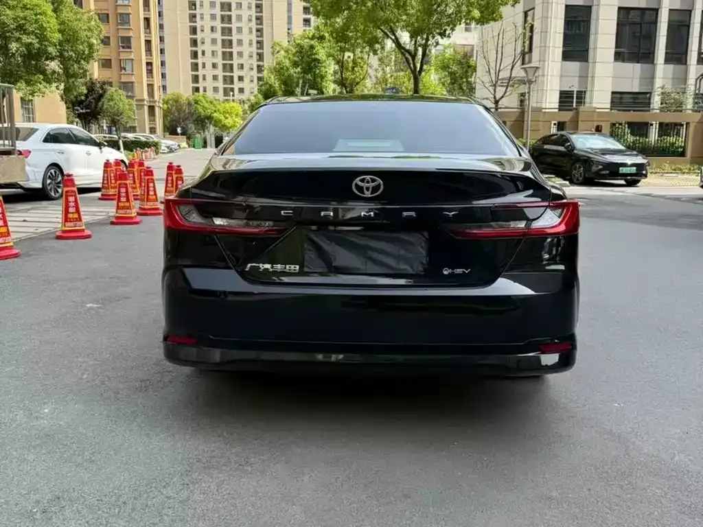Toyota Camry — фото 6