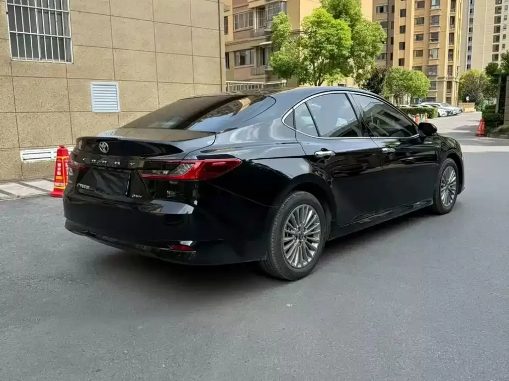 Toyota Camry — фото 4