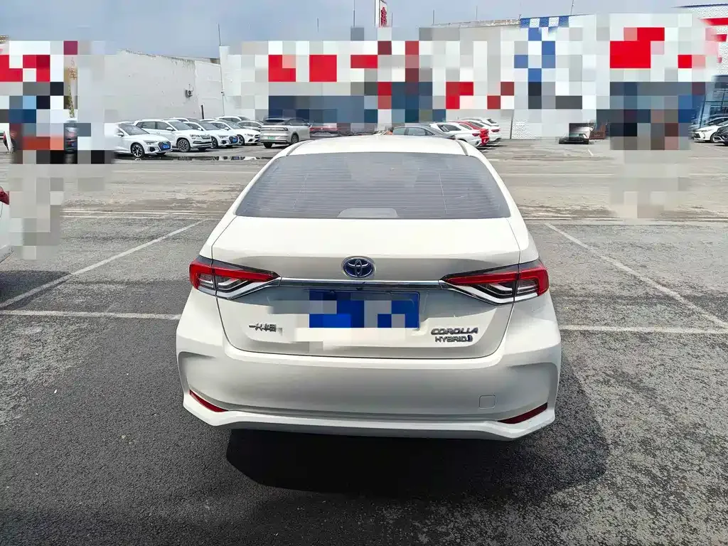 Toyota Corolla — фото 7