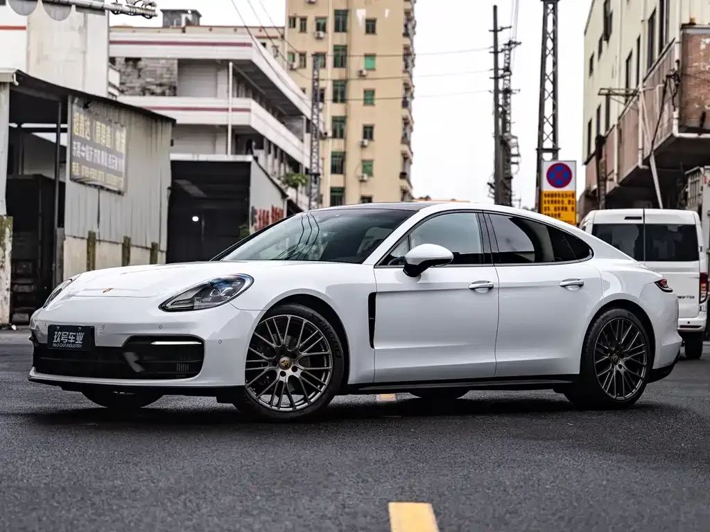 Porsche Panamera — фото 1