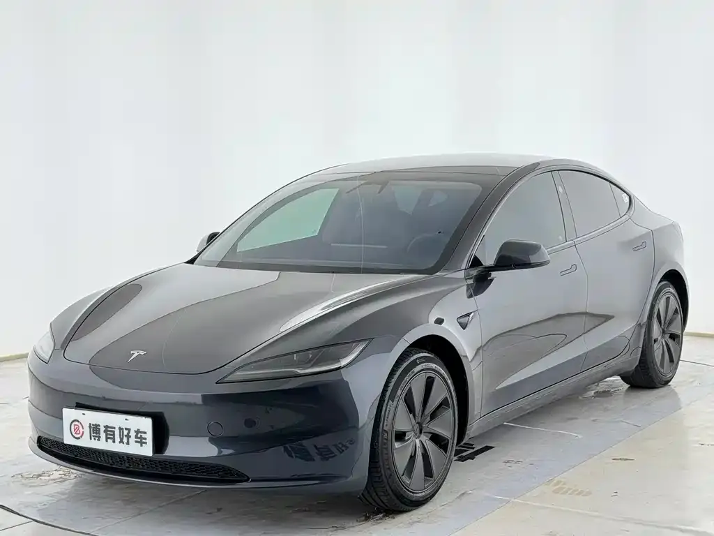 Tesla Model 3 — фото 1