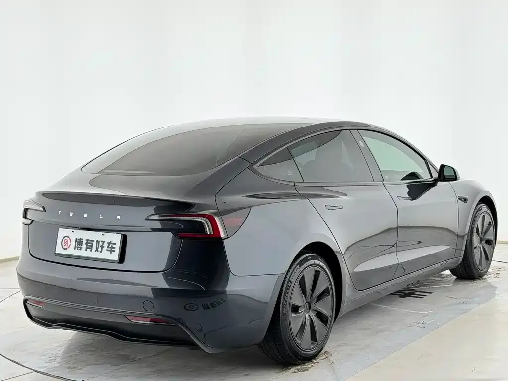 Tesla Model 3 — фото 10