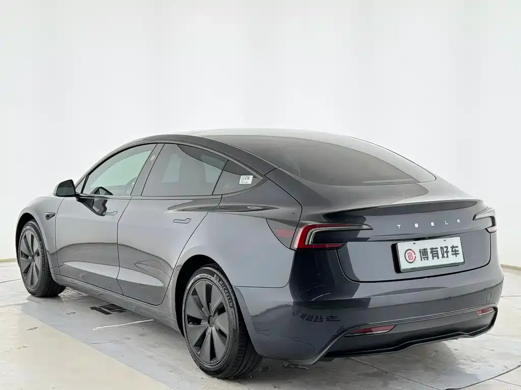 Tesla Model 3 — фото 9