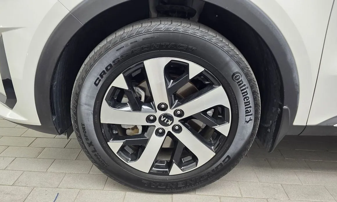 Kia Sorento — фото 7