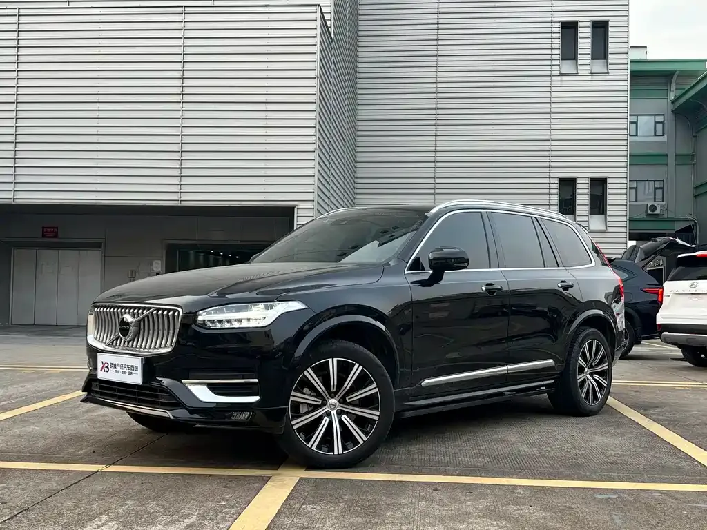 Volvo XC90 — фото 1