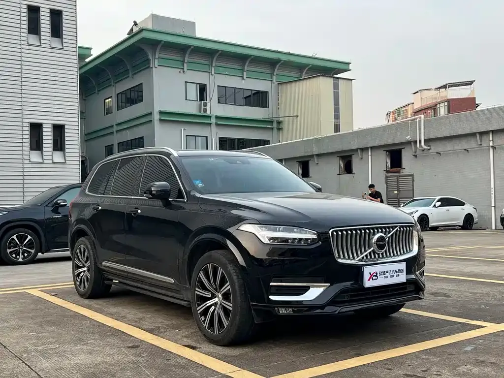 Volvo XC90 — фото 10