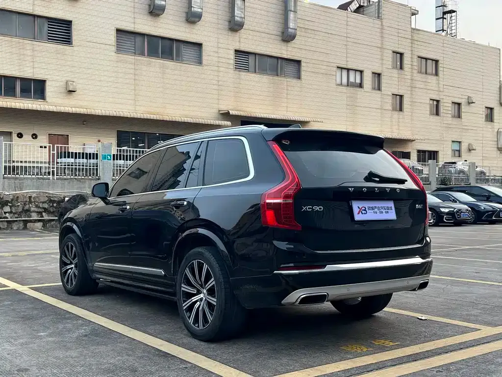 Volvo XC90 — фото 7