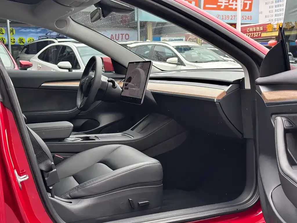 Tesla Model 3 — фото 5