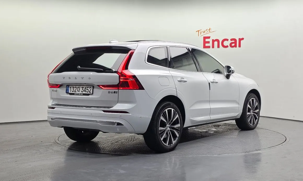 Volvo XC60 — фото 8