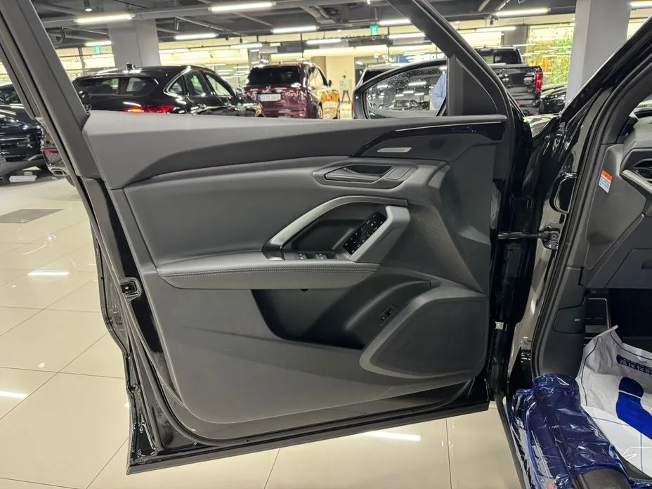 Audi Q5 2025 из KR, фото 7