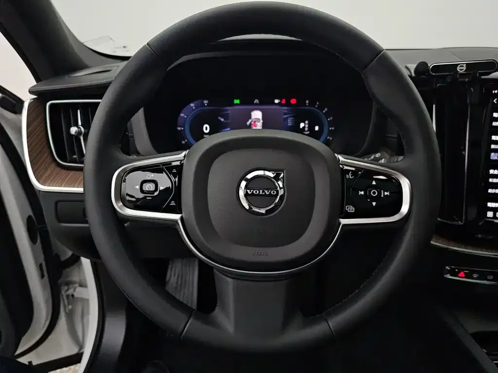 Volvo XC60 2024 из CN, фото 3