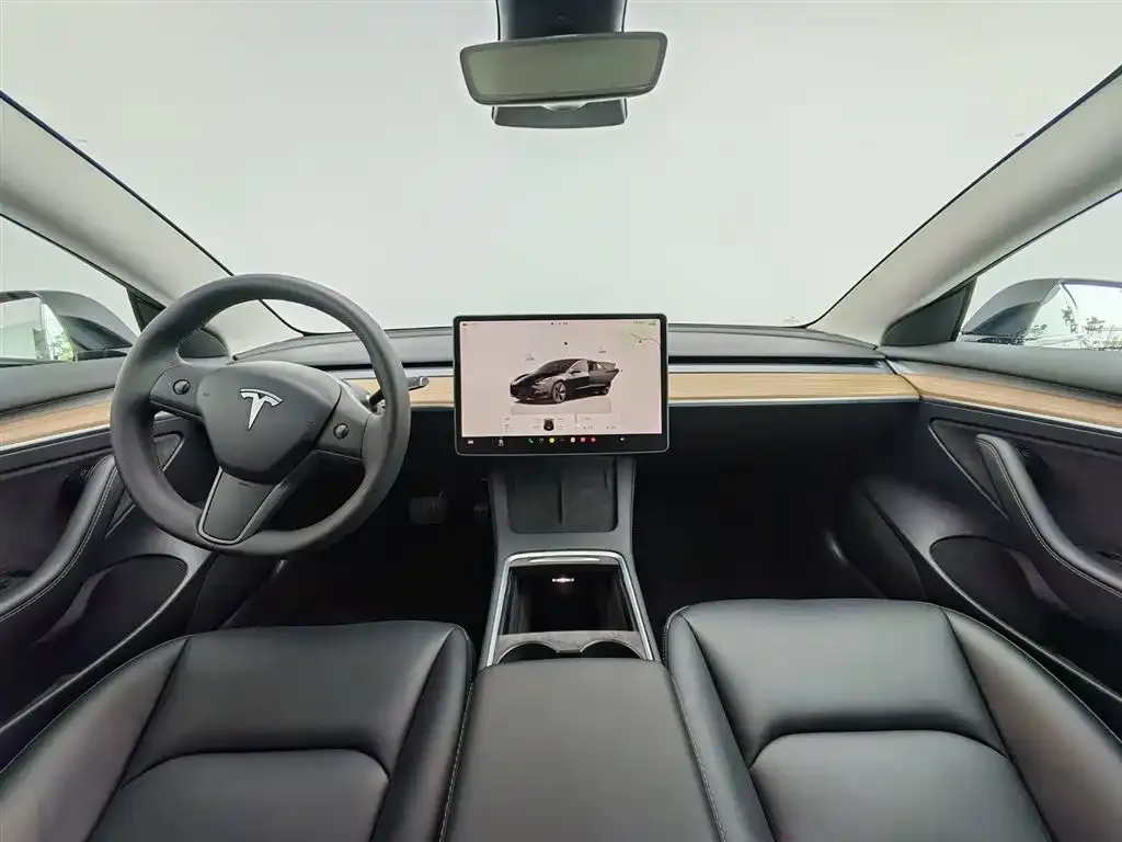 Tesla Model 3 — фото 5