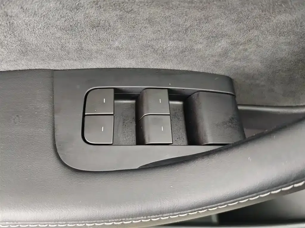 Tesla Model 3 — фото 6