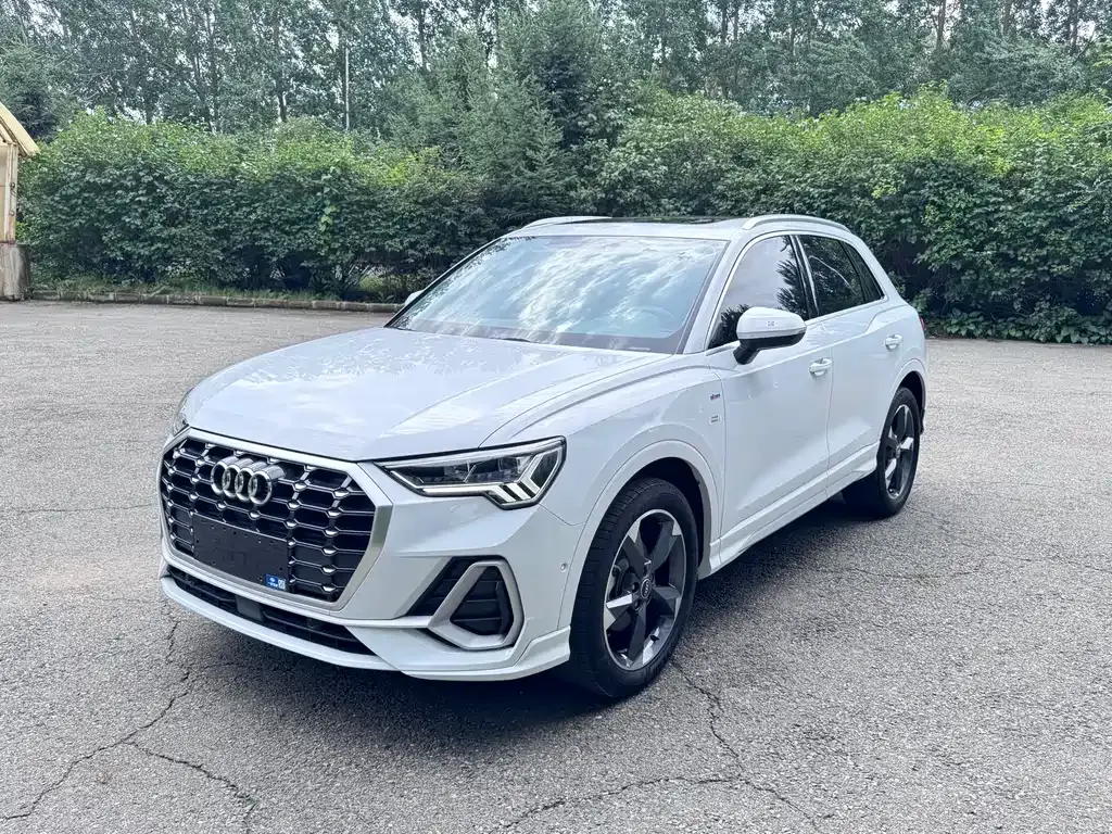 Audi Q3 — фото 1