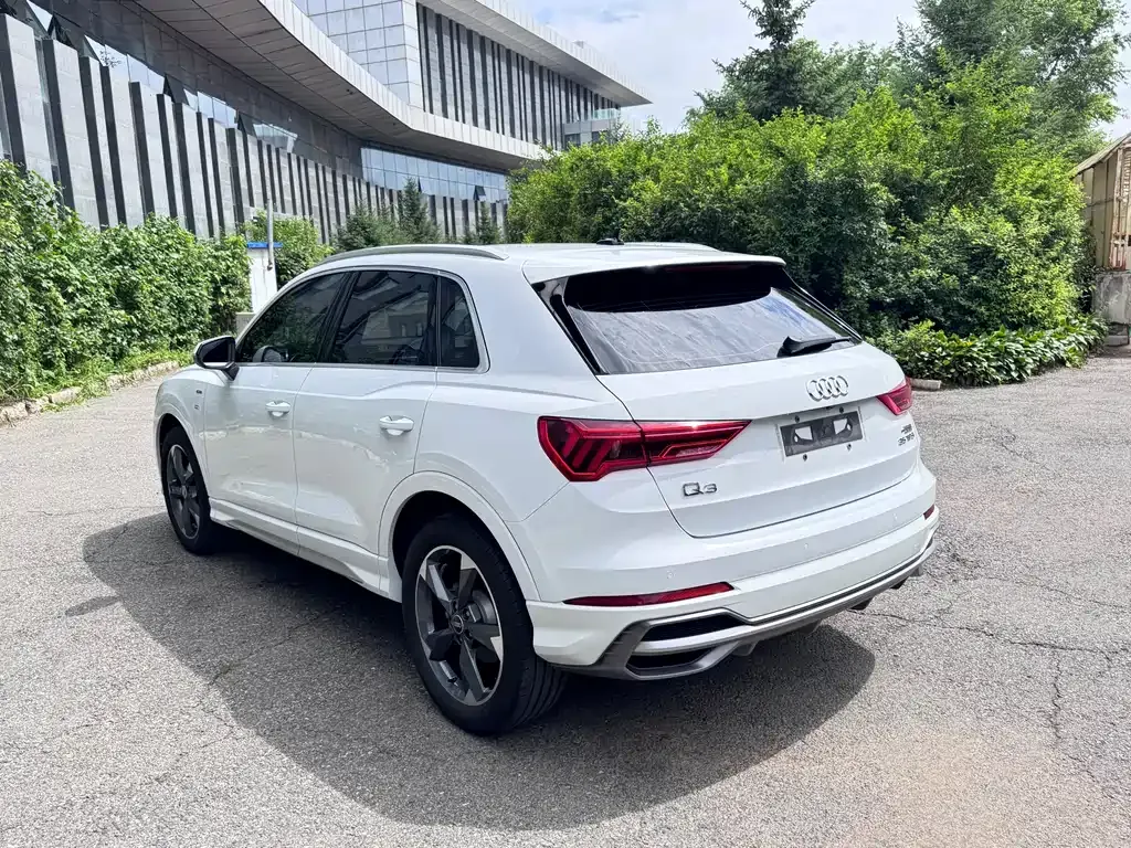 Audi Q3 — фото 10