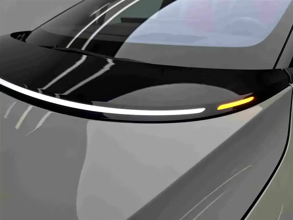 Li Auto i8 — фото 7