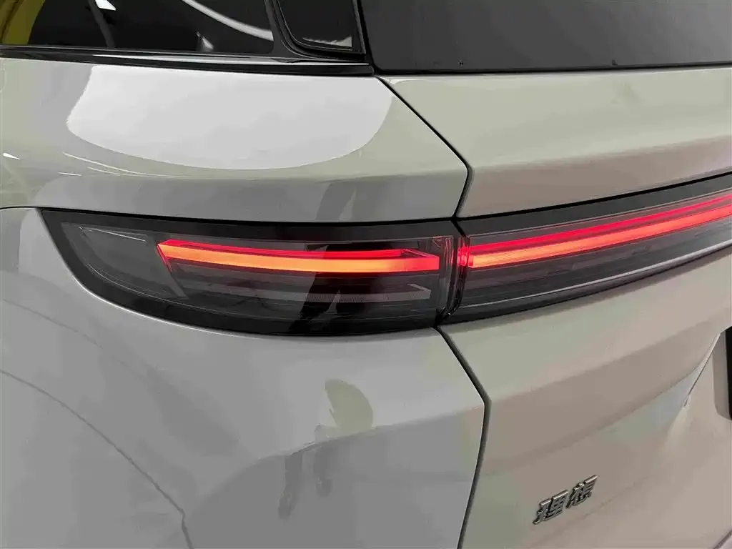 Li Auto i8 — фото 6