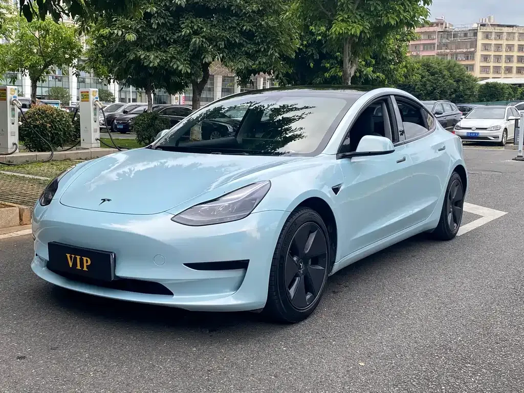 Tesla Model 3 — фото 1