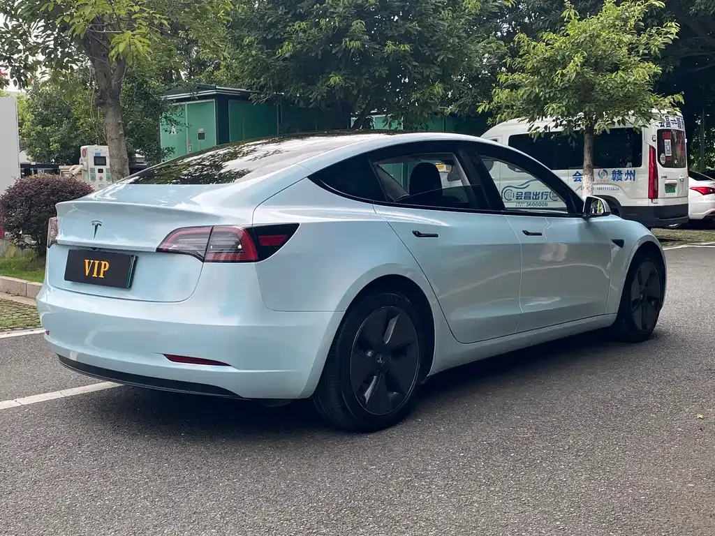 Tesla Model 3 — фото 3